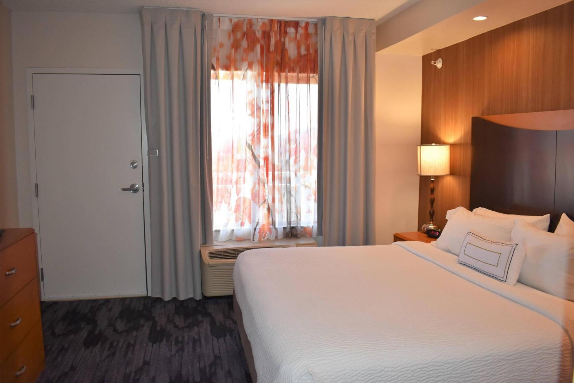 Fairfield Inn And Suites By Marriott Strasburg Shenandoah Valley Exterior photo