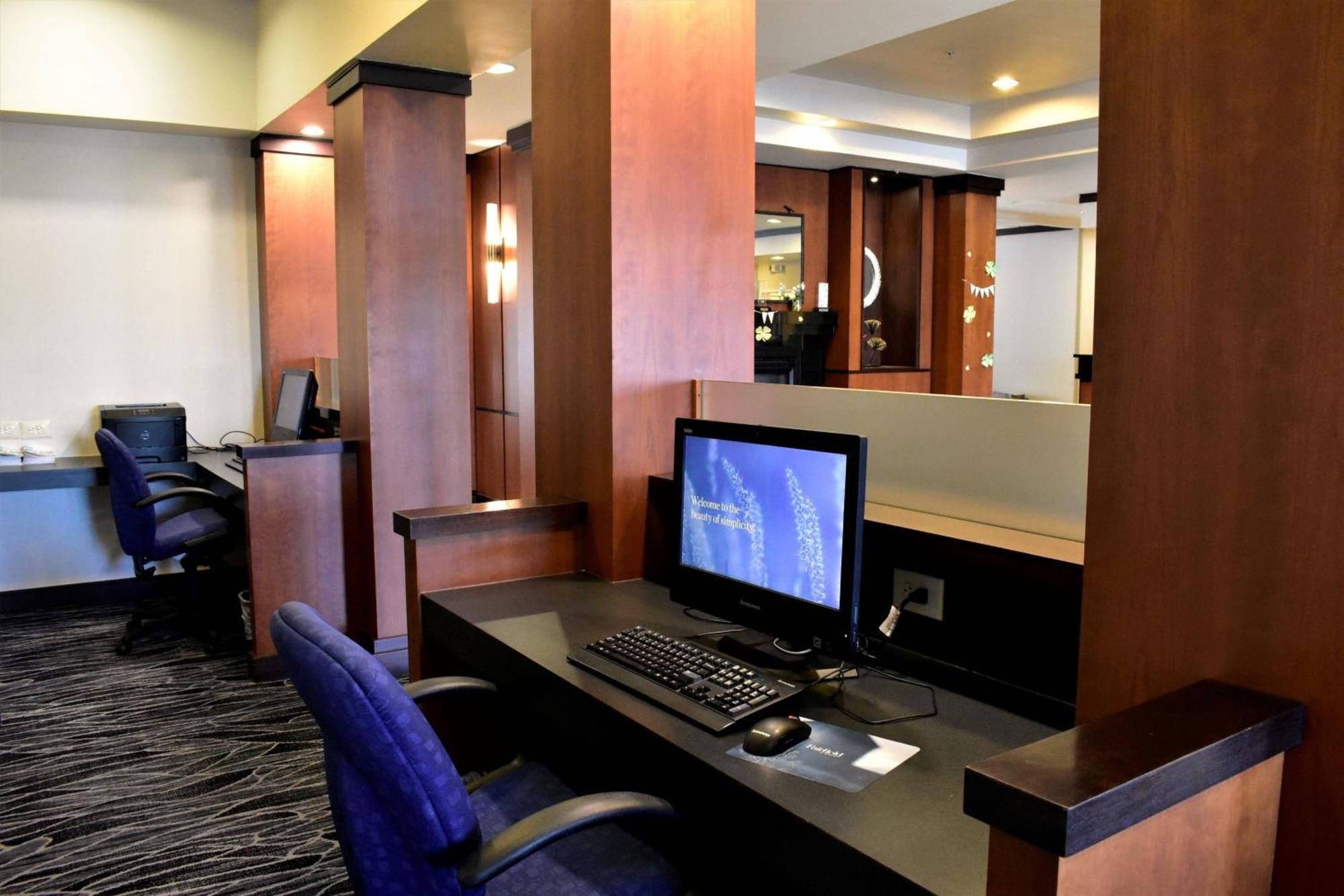 Fairfield Inn And Suites By Marriott Strasburg Shenandoah Valley Exterior photo