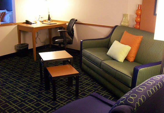 Fairfield Inn And Suites By Marriott Strasburg Shenandoah Valley Exterior photo